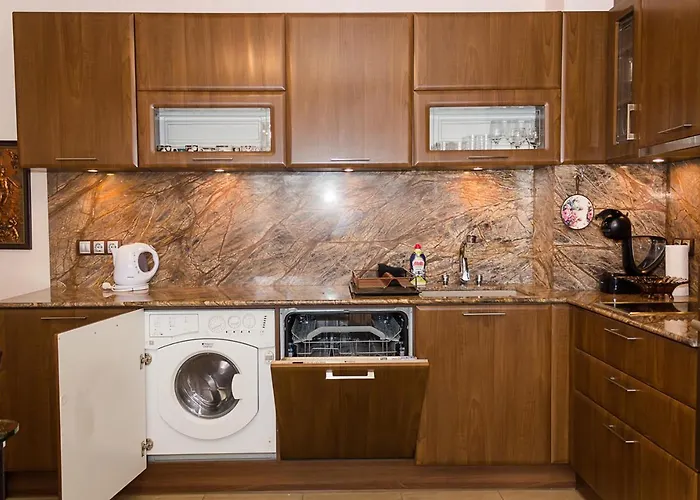 아파트 Gem 2bd Flat With Sunny Balcony By Flat Mаnager 바르나