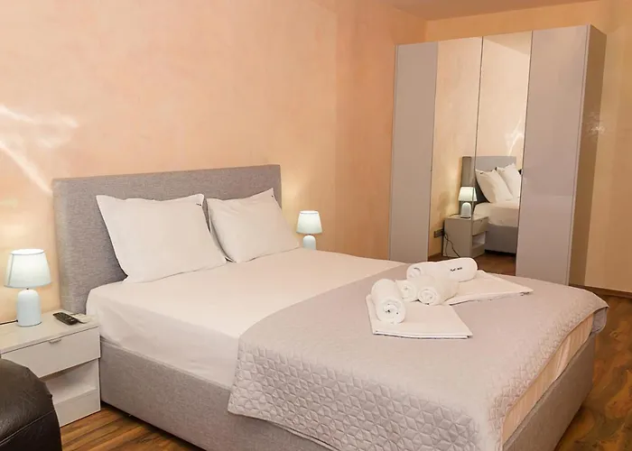 아파트 Gem 2bd Flat With Sunny Balcony By Flat Mаnager 바르나