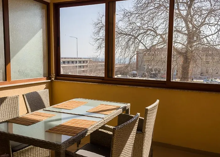 Gem 2bd Flat With Sunny Balcony By Flat Mаnager 아파트 바르나